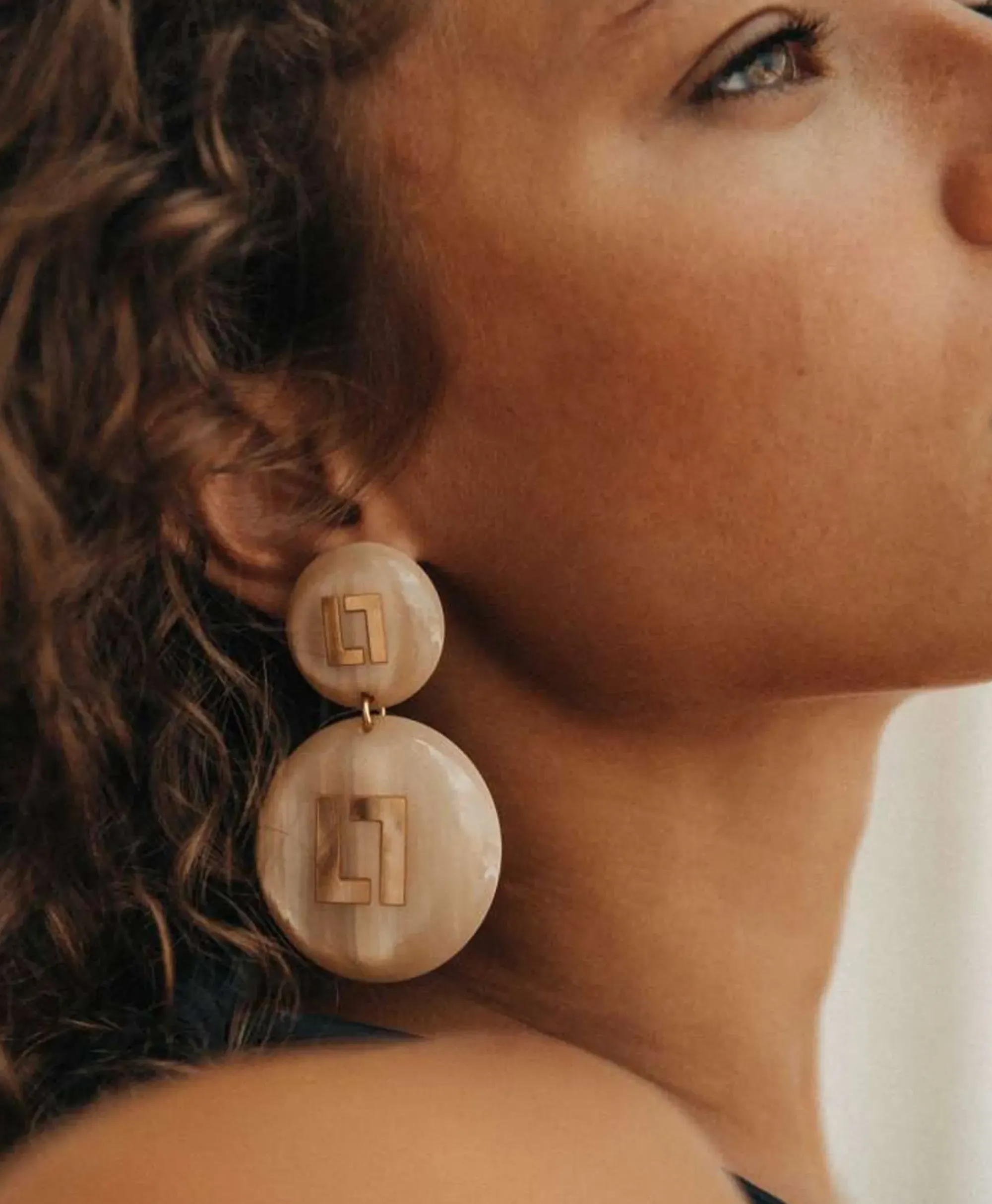 Sieraden^Lott. Gioielli Oorbellen Ce Re Round Logo Sand Goud